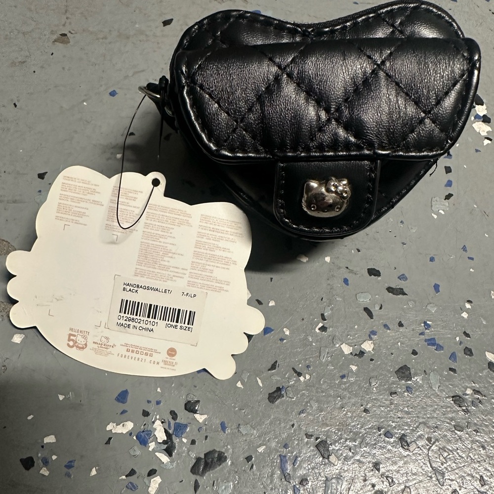 Hello Kitty Black Quilted Heart Bag - Picture 2 of 6